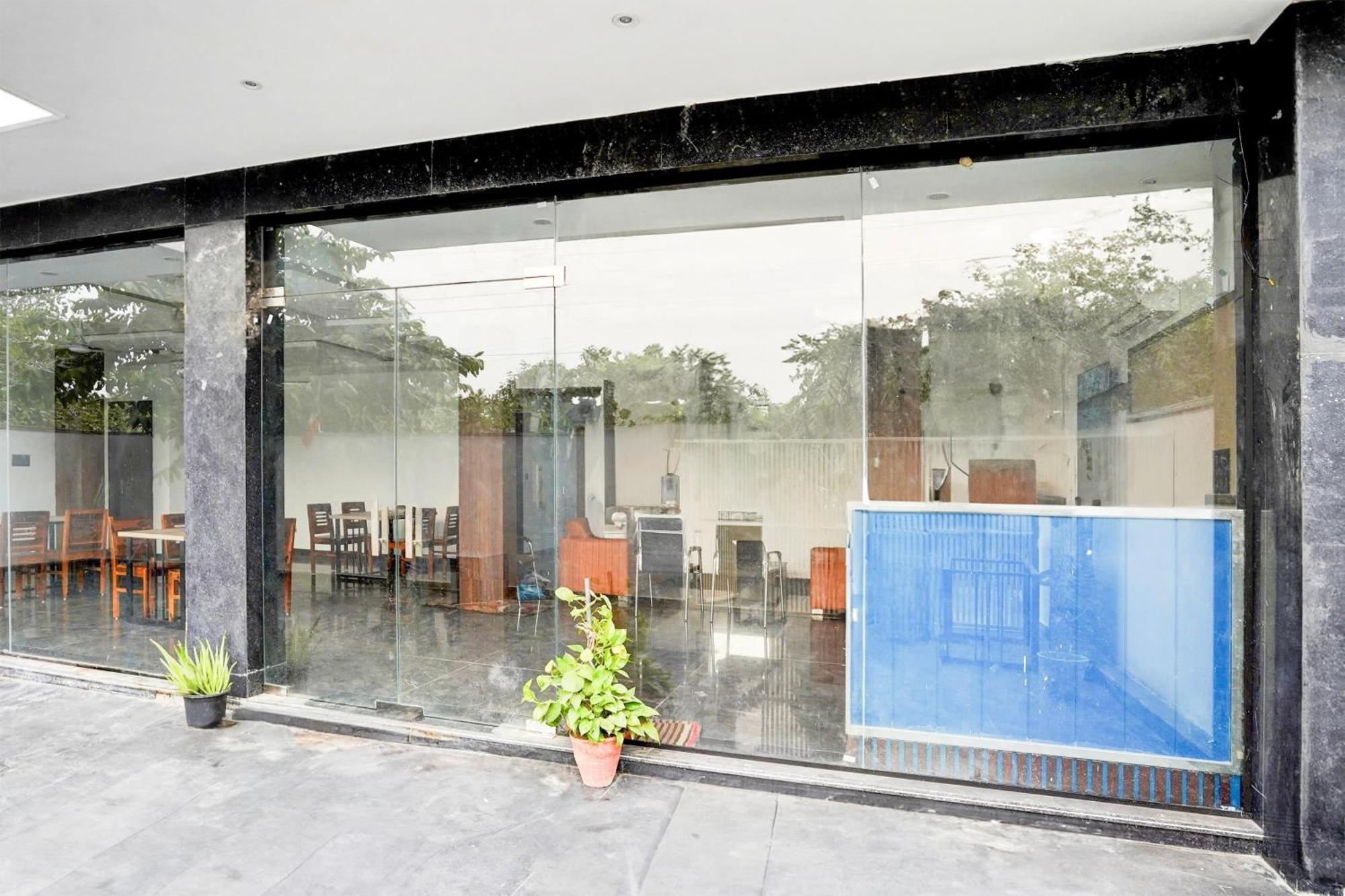 Super Collection O 63 A Noida Hotel Kültér fotó