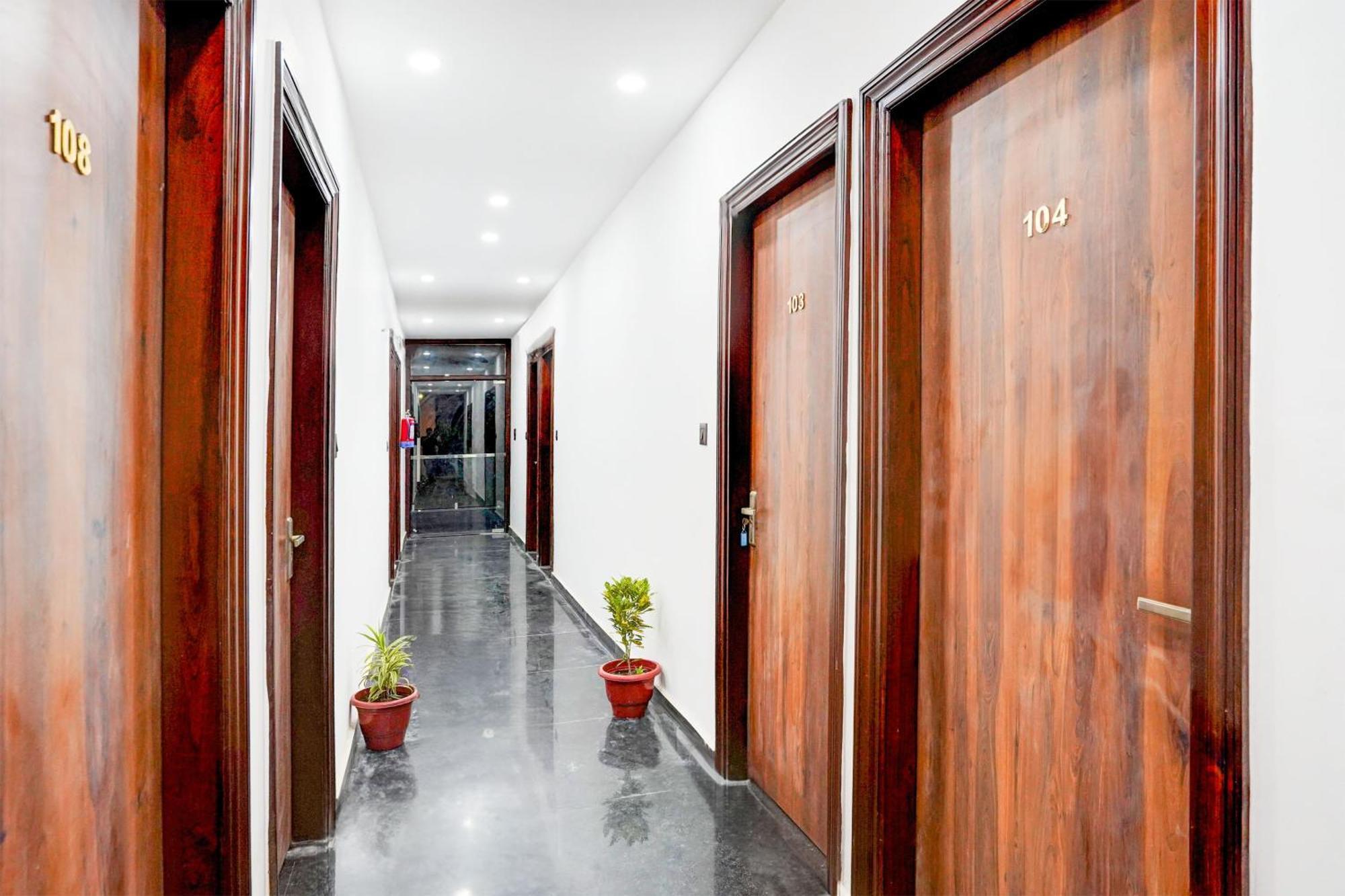 Super Collection O 63 A Noida Hotel Kültér fotó